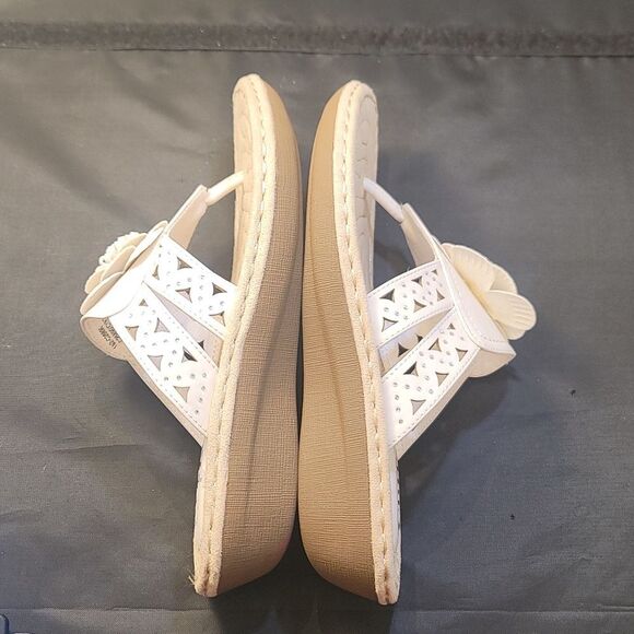 BRAND CLIFFS by White MOUNTAIN WOMEN CYNTHIA DRESSY FLORAL  DESIGN THONG SANDAL - Picture 12 of 14